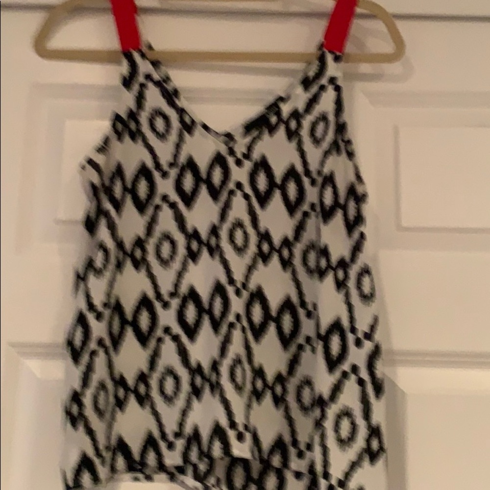 Aqua v neck black white geometric top adorable